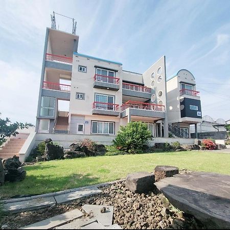 Jeju Soroan Pension Seogwipo Bagian luar foto