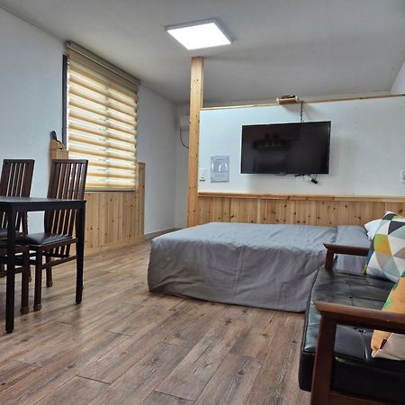 Jeju Soroan Pension Seogwipo Bagian luar foto