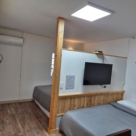 Jeju Soroan Pension Seogwipo Bagian luar foto