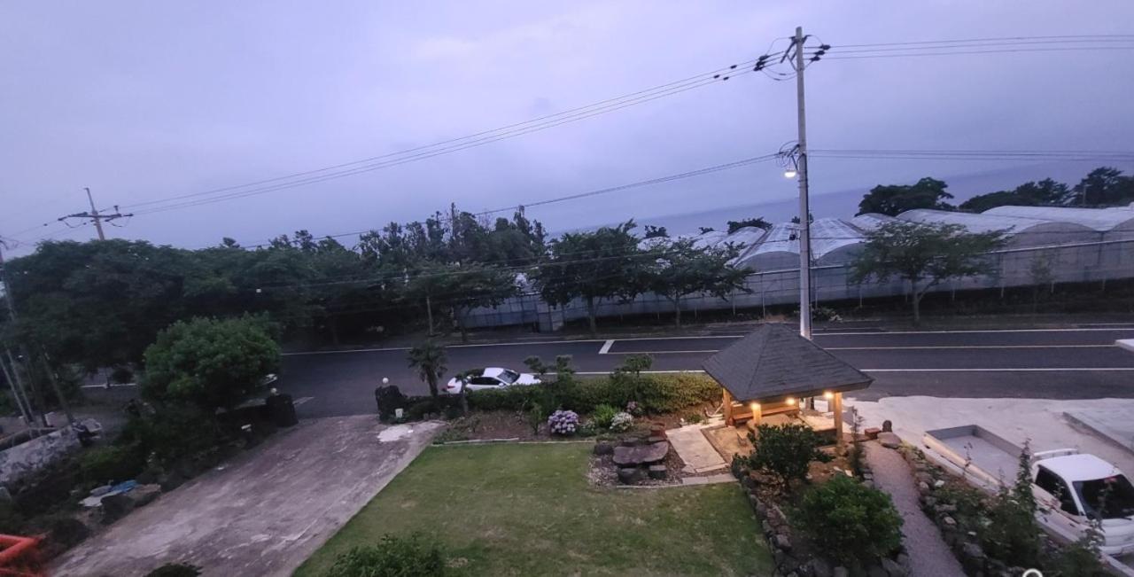 Jeju Soroan Pension Seogwipo Bagian luar foto