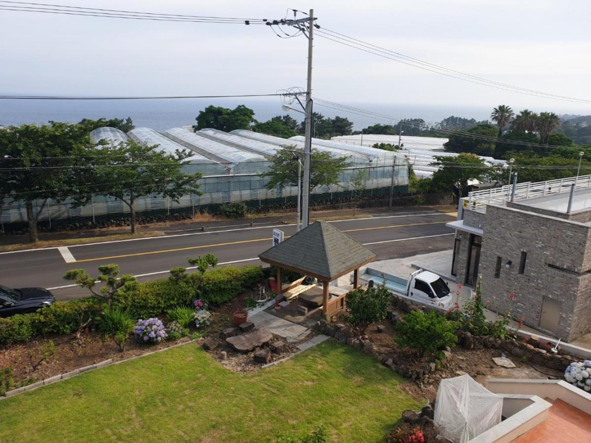 Jeju Soroan Pension Seogwipo Bagian luar foto