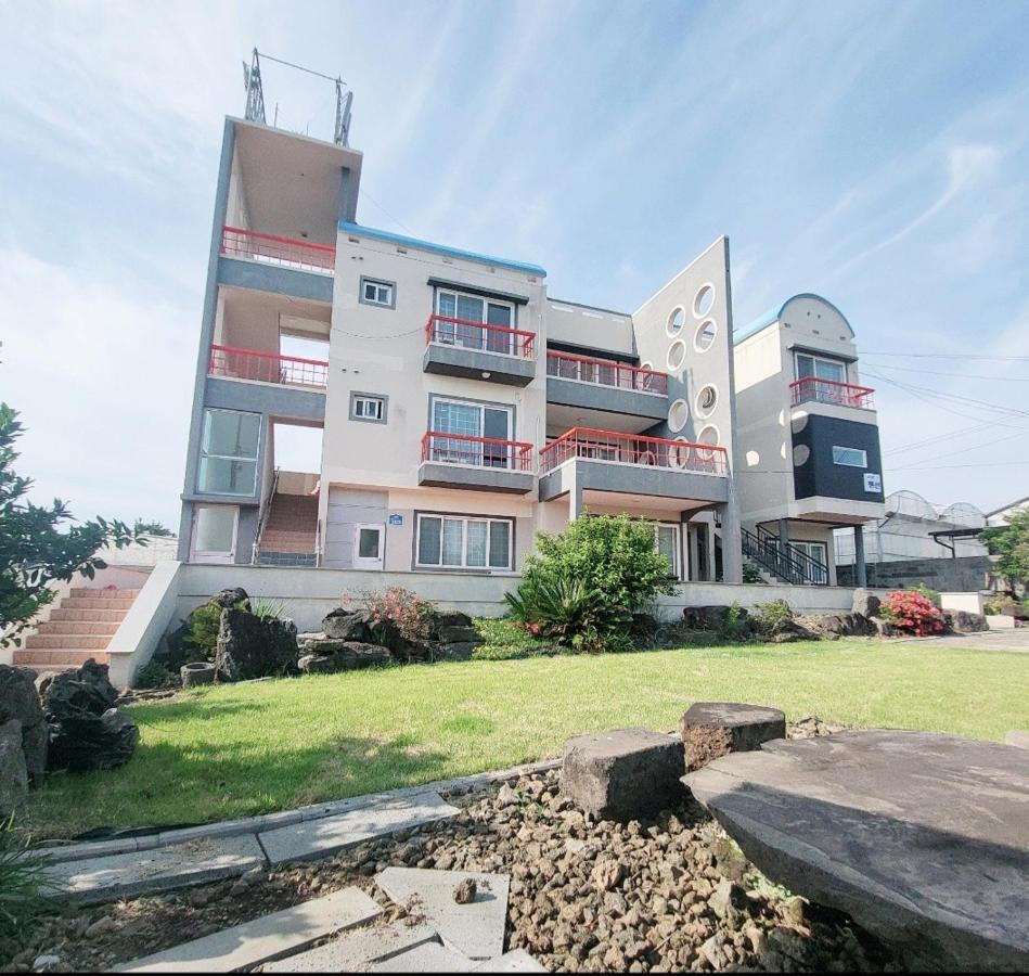 Jeju Soroan Pension Seogwipo Bagian luar foto