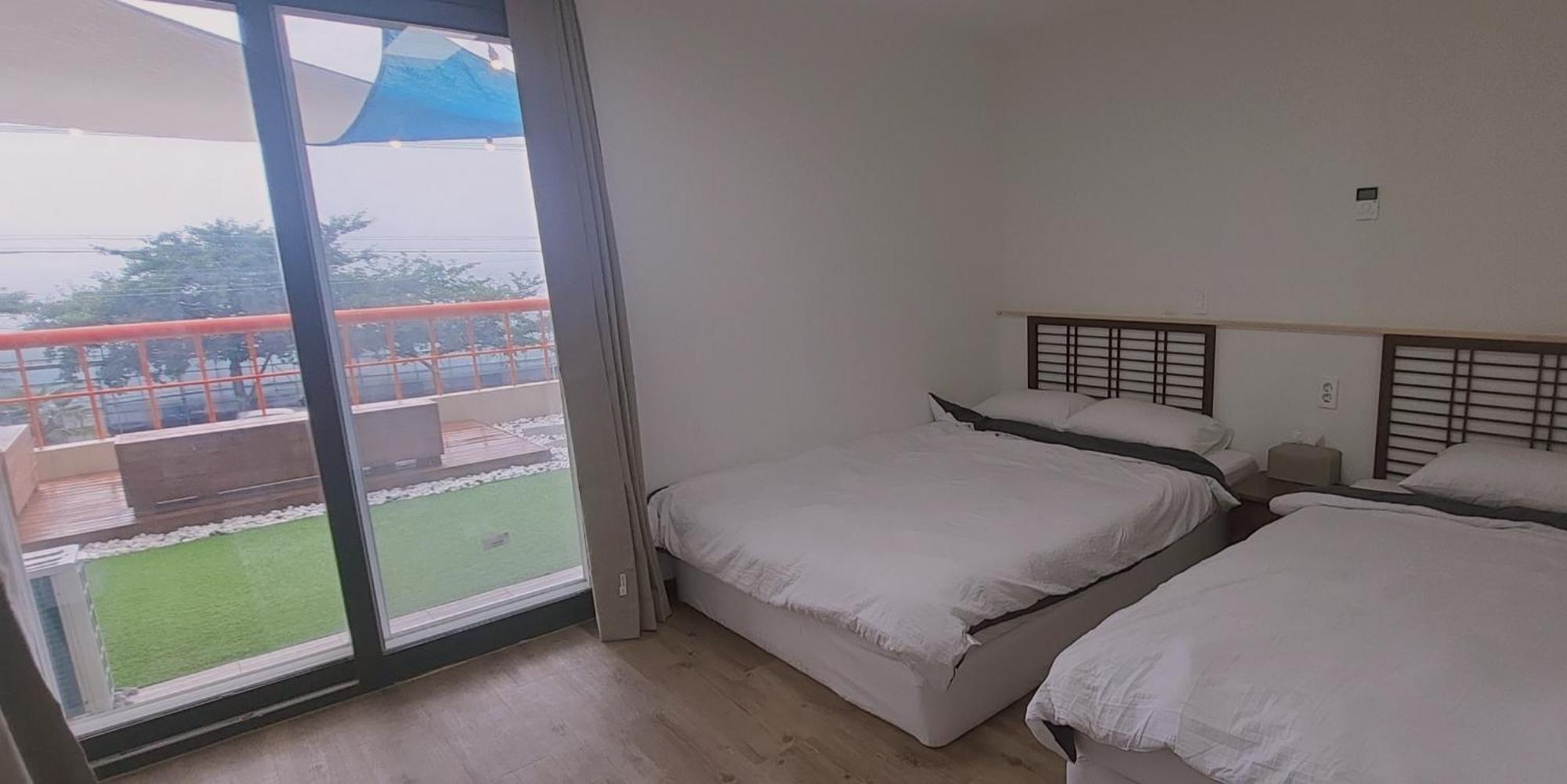 Jeju Soroan Pension Seogwipo Bagian luar foto