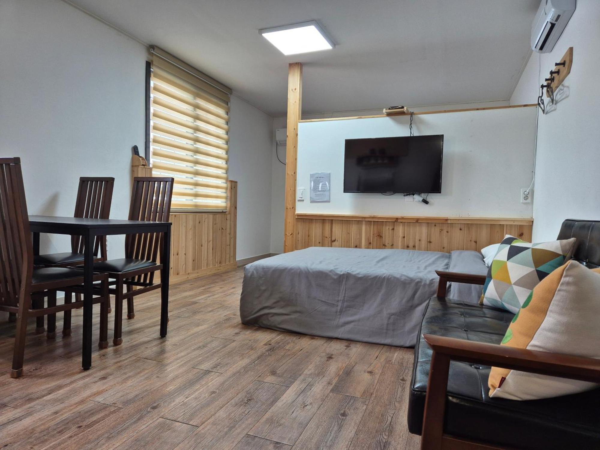 Jeju Soroan Pension Seogwipo Bagian luar foto